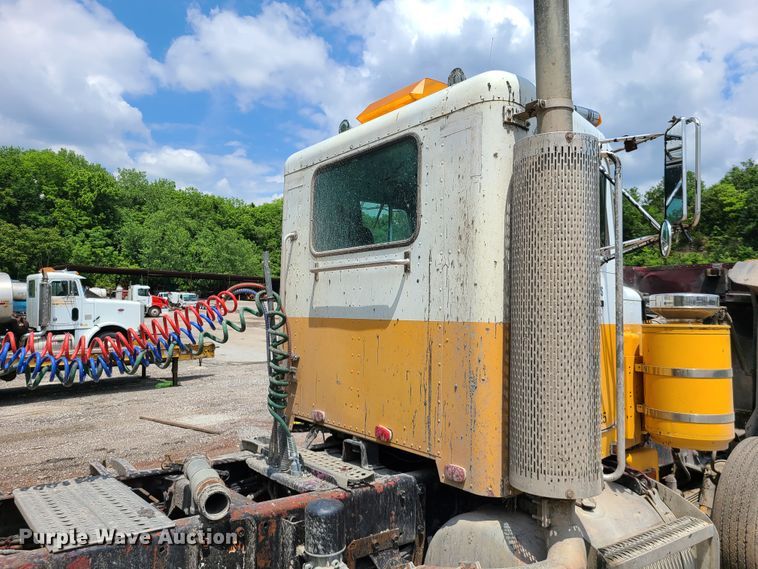 image for item IC9763 1983 Peterbilt 359  semi truck