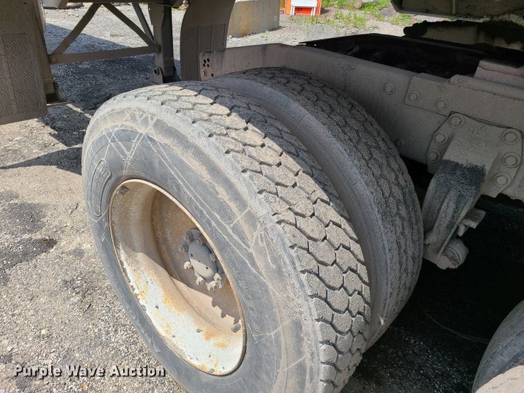 image for item IC9763 1983 Peterbilt 359  semi truck