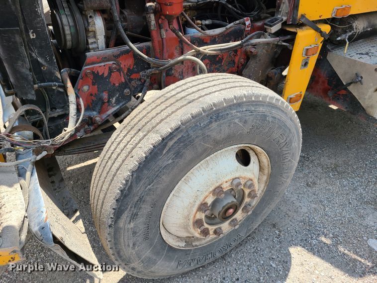 image for item IC9763 1983 Peterbilt 359  semi truck