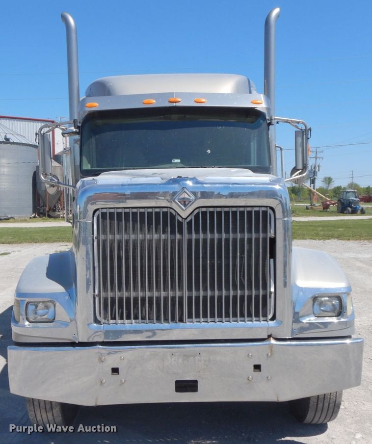 image for item IL9367 2008 International 9900i  semi truck