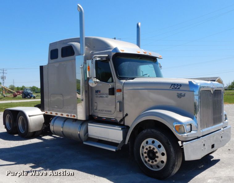 image for item IL9367 2008 International 9900i  semi truck