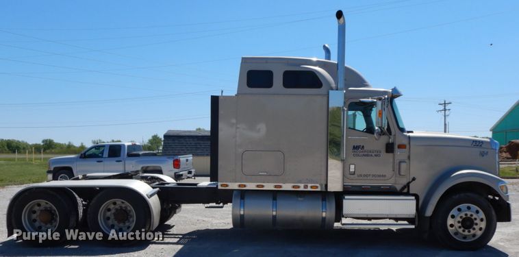 image for item IL9367 2008 International 9900i  semi truck