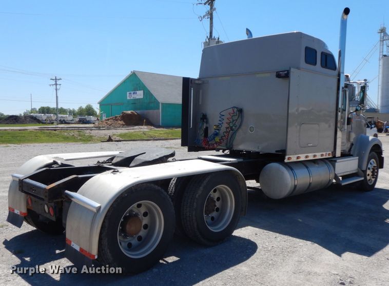 image for item IL9367 2008 International 9900i  semi truck