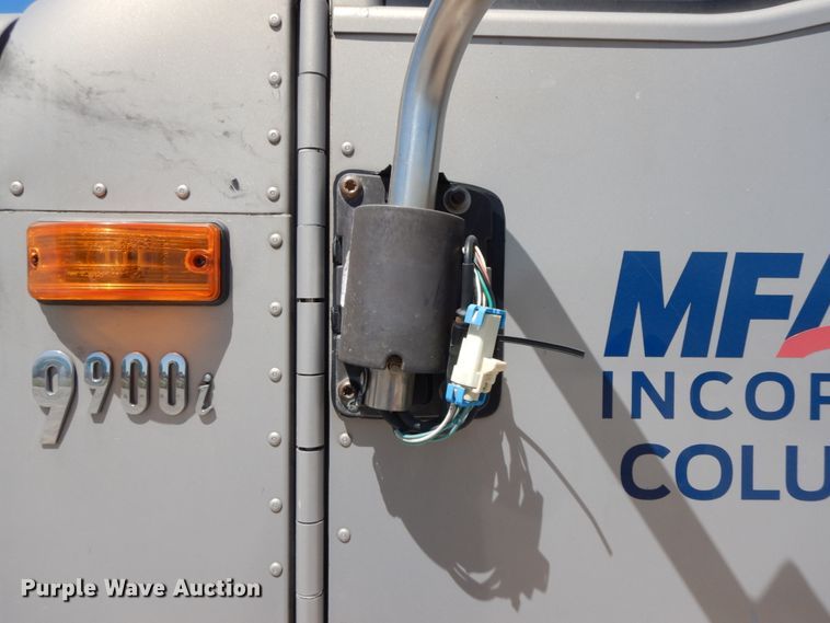 image for item IL9367 2008 International 9900i  semi truck