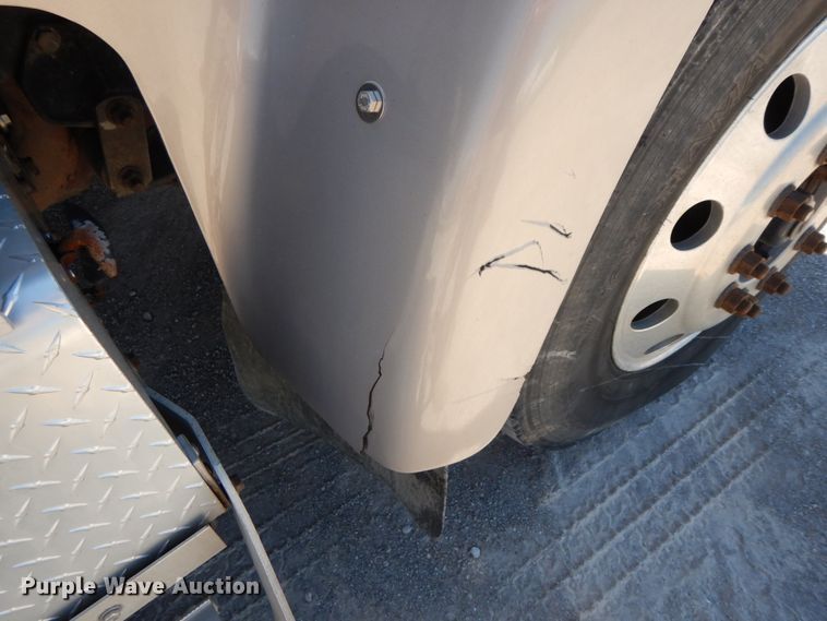 image for item IL9367 2008 International 9900i  semi truck