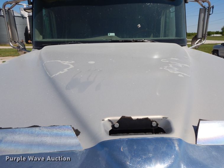 image for item IL9367 2008 International 9900i  semi truck