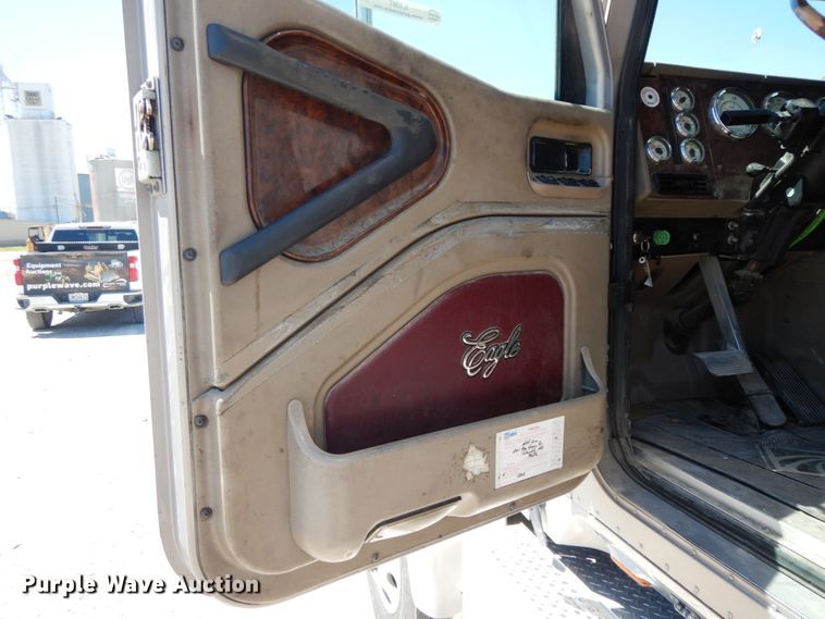 image for item IL9367 2008 International 9900i  semi truck