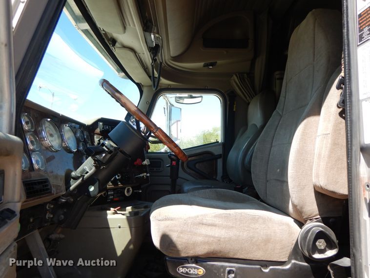 image for item IL9367 2008 International 9900i  semi truck