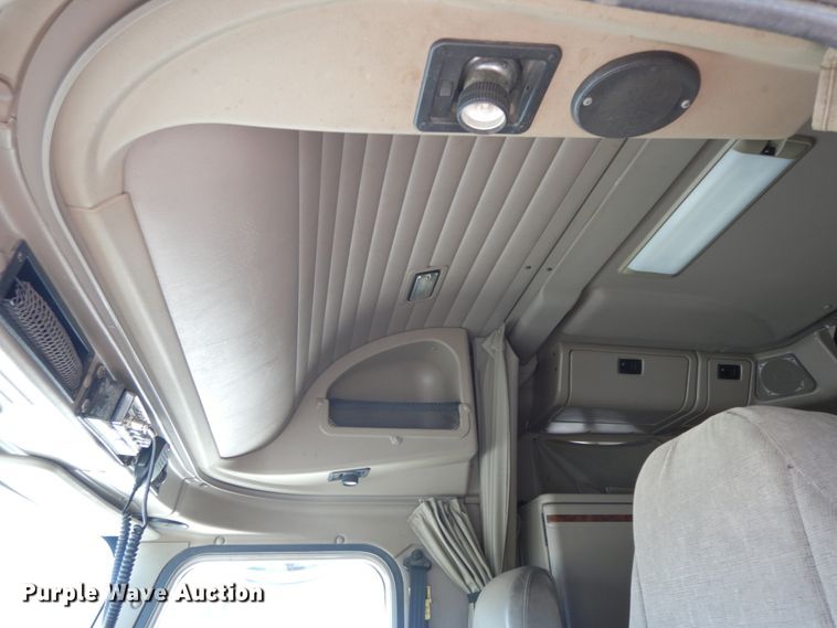 image for item IL9367 2008 International 9900i  semi truck