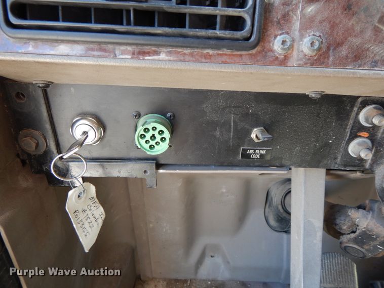 image for item IL9367 2008 International 9900i  semi truck