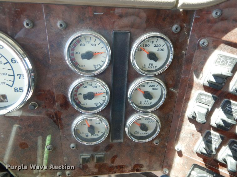 image for item IL9367 2008 International 9900i  semi truck