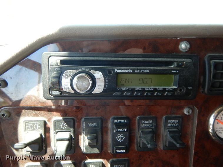 image for item IL9367 2008 International 9900i  semi truck