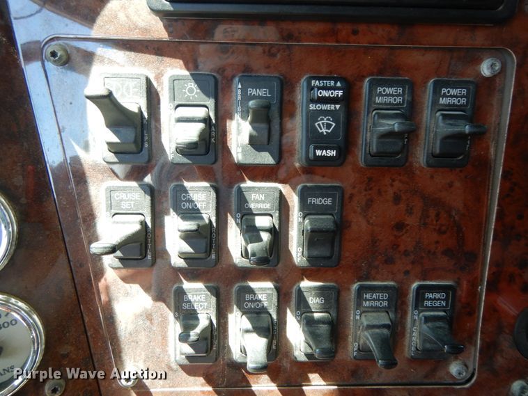 image for item IL9367 2008 International 9900i  semi truck