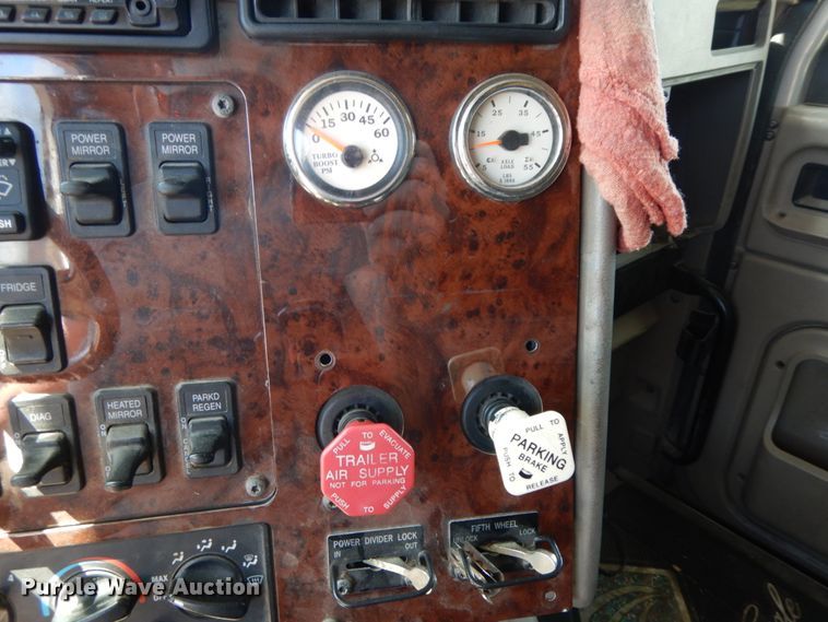 image for item IL9367 2008 International 9900i  semi truck