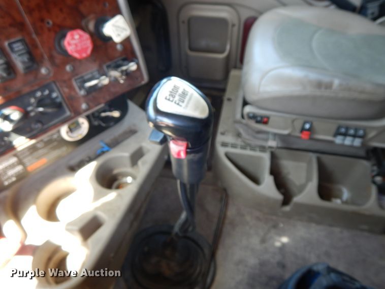 image for item IL9367 2008 International 9900i  semi truck