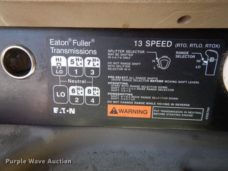 image for item IL9367 2008 International 9900i  semi truck