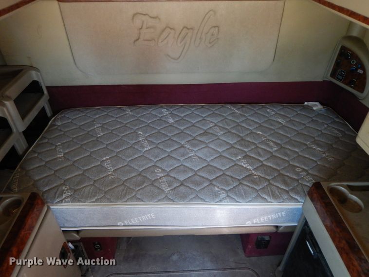 image for item IL9367 2008 International 9900i  semi truck