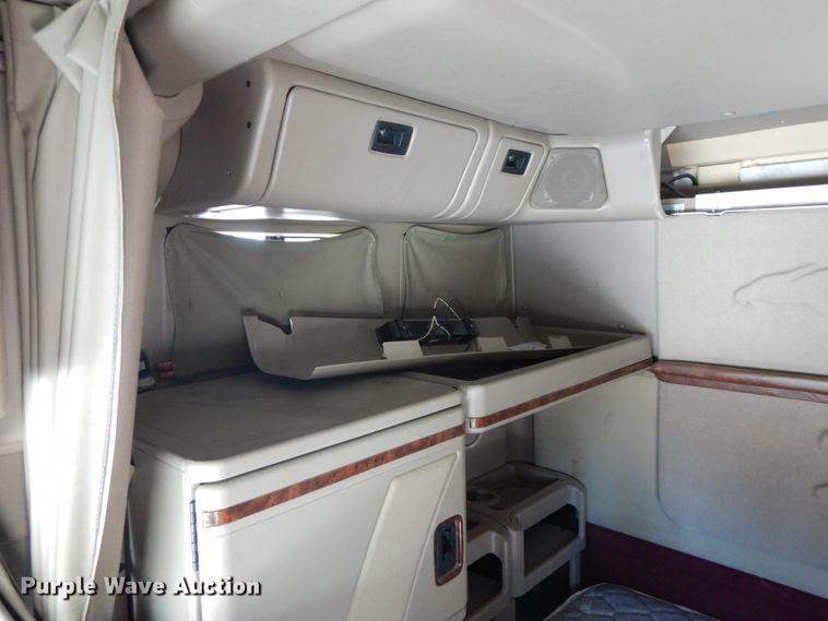 image for item IL9367 2008 International 9900i  semi truck