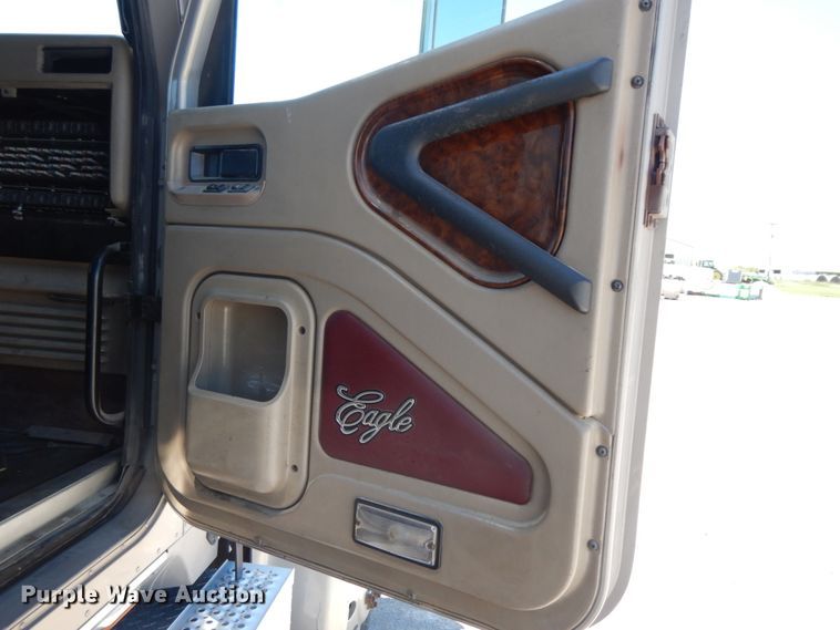 image for item IL9367 2008 International 9900i  semi truck