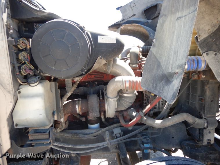 image for item IL9367 2008 International 9900i  semi truck