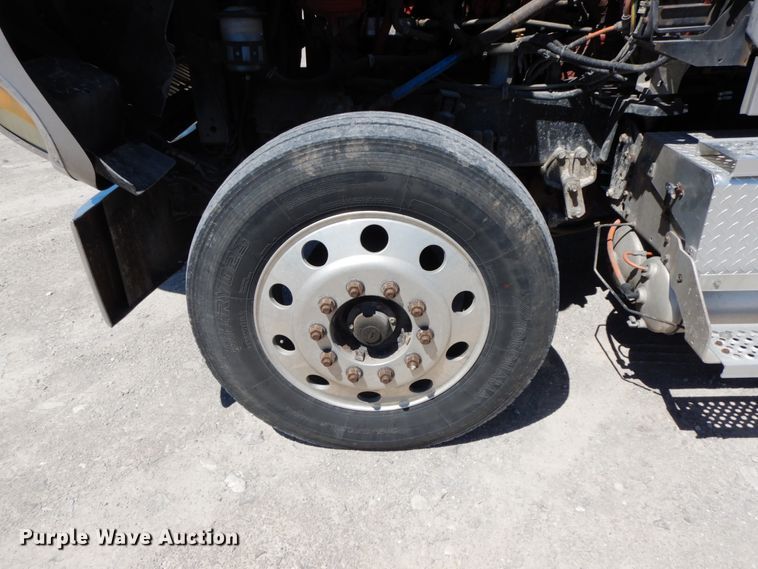 image for item IL9367 2008 International 9900i  semi truck