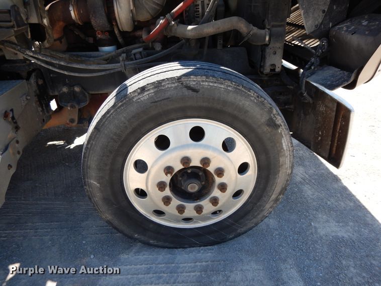 image for item IL9367 2008 International 9900i  semi truck