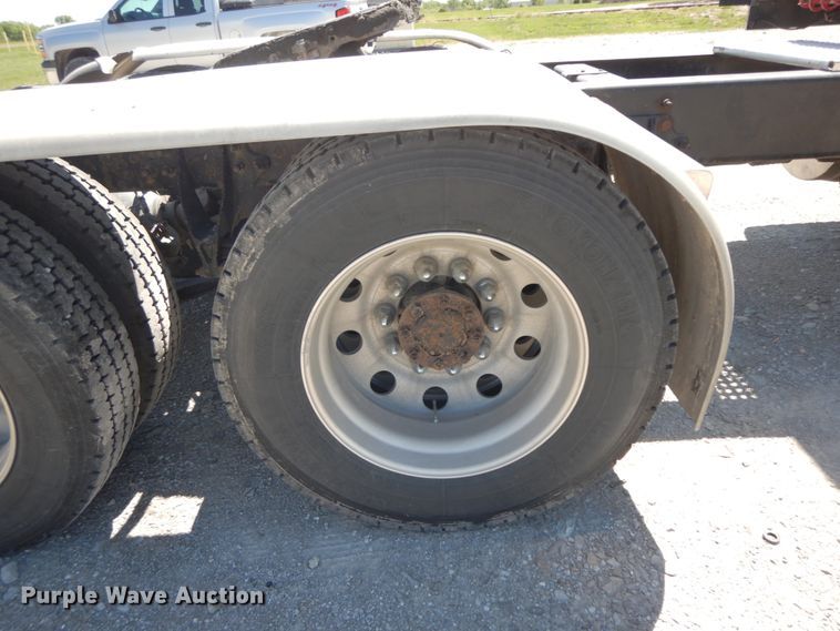 image for item IL9367 2008 International 9900i  semi truck