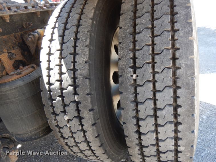 image for item IL9367 2008 International 9900i  semi truck