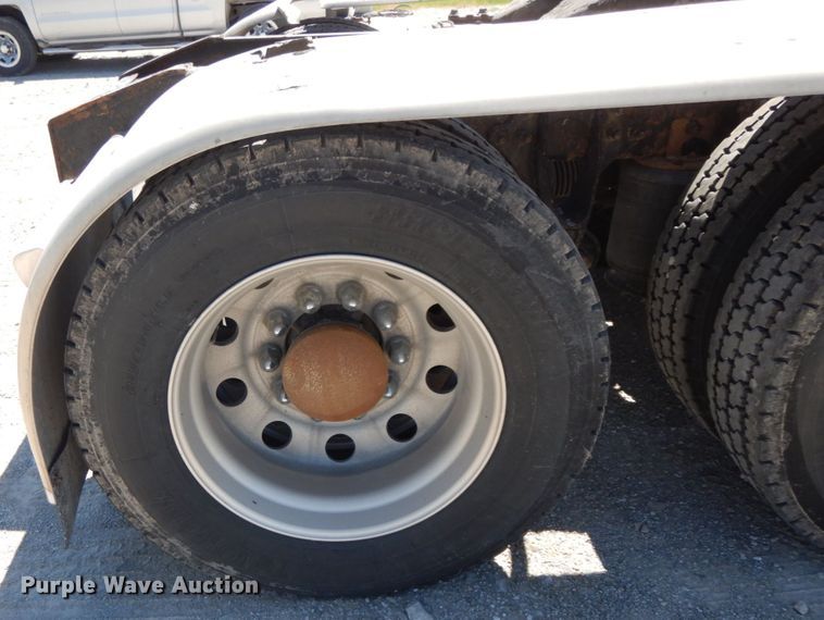 image for item IL9367 2008 International 9900i  semi truck