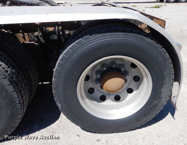 image for item IL9367 2008 International 9900i  semi truck