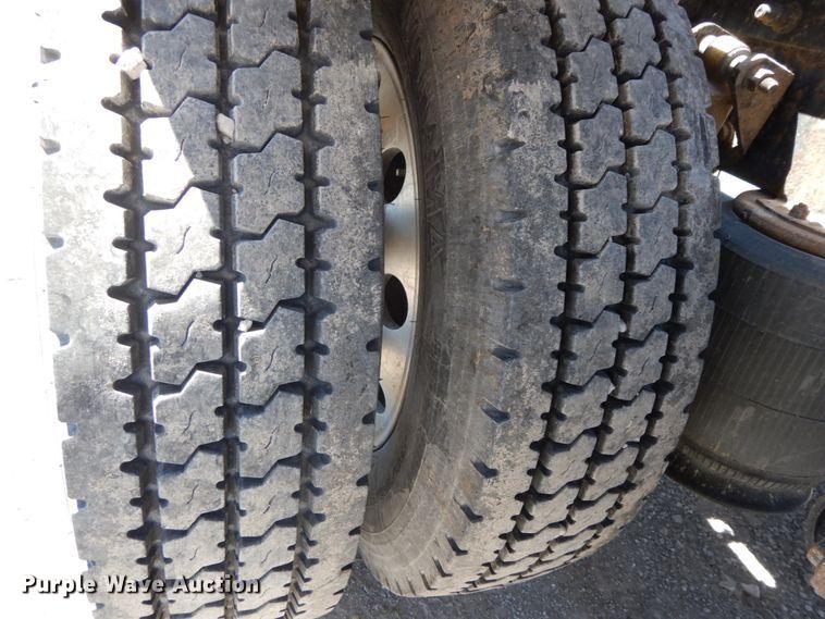 image for item IL9367 2008 International 9900i  semi truck