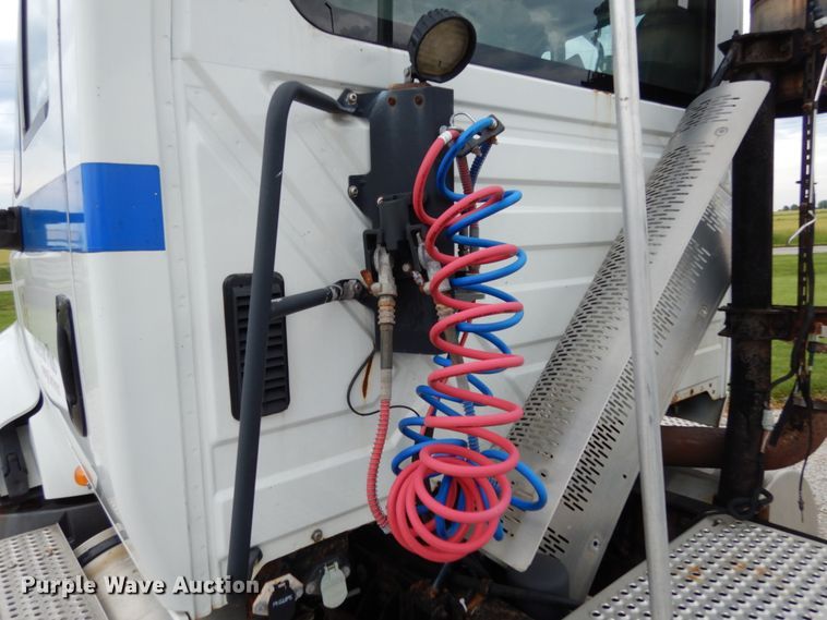 image for item IL9450 2010 International ProStar  semi truck