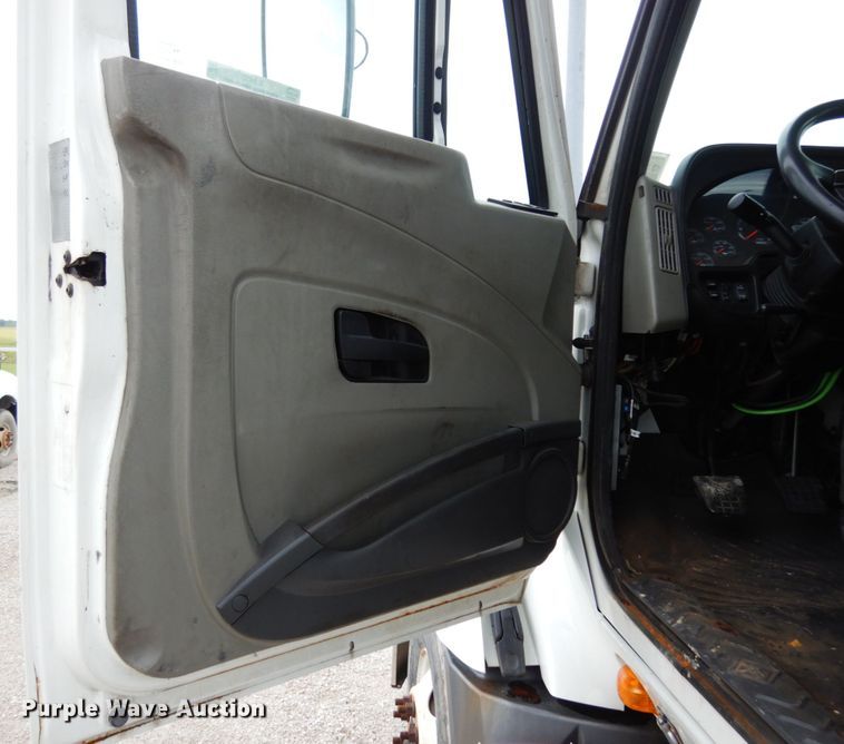 image for item IL9450 2010 International ProStar  semi truck