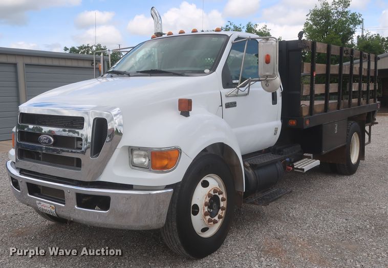 image for item IO9107 2008 Ford F650 Super Duty XL  flatbed truck