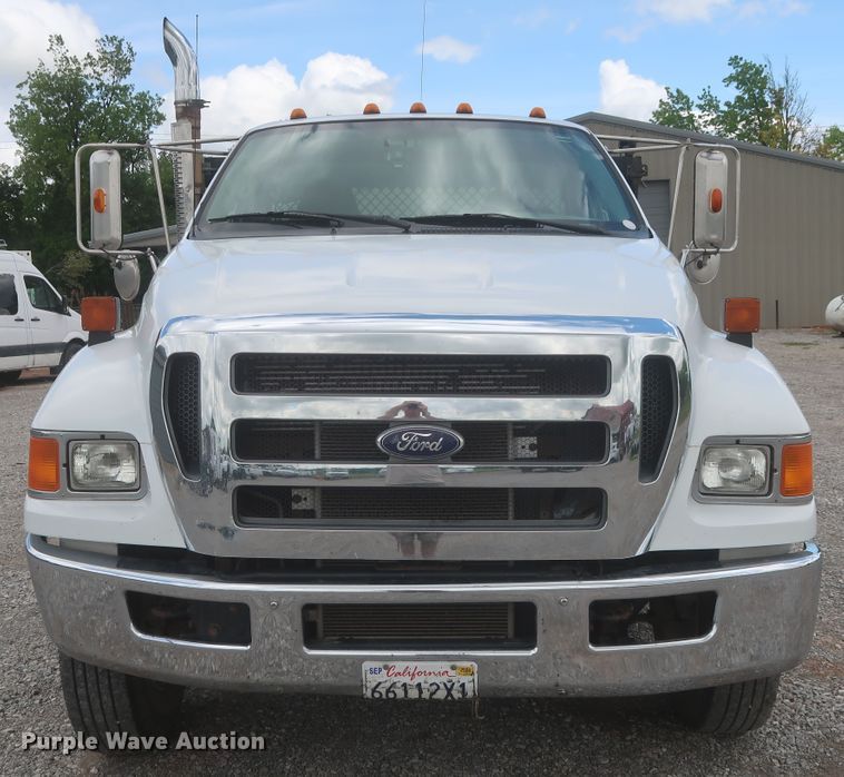 image for item IO9107 2008 Ford F650 Super Duty XL  flatbed truck