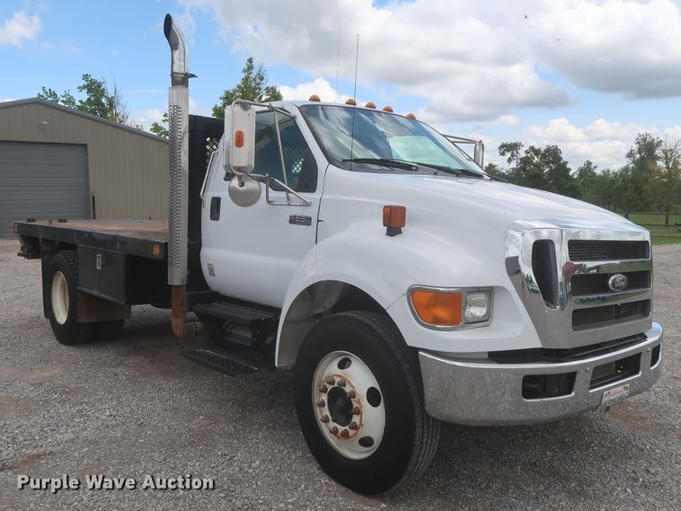 image for item IO9107 2008 Ford F650 Super Duty XL  flatbed truck