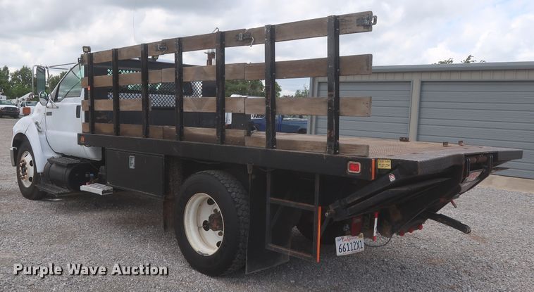 image for item IO9107 2008 Ford F650 Super Duty XL  flatbed truck