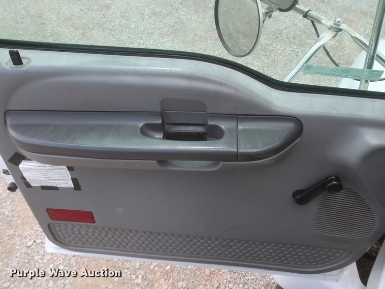 image for item IO9107 2008 Ford F650 Super Duty XL  flatbed truck