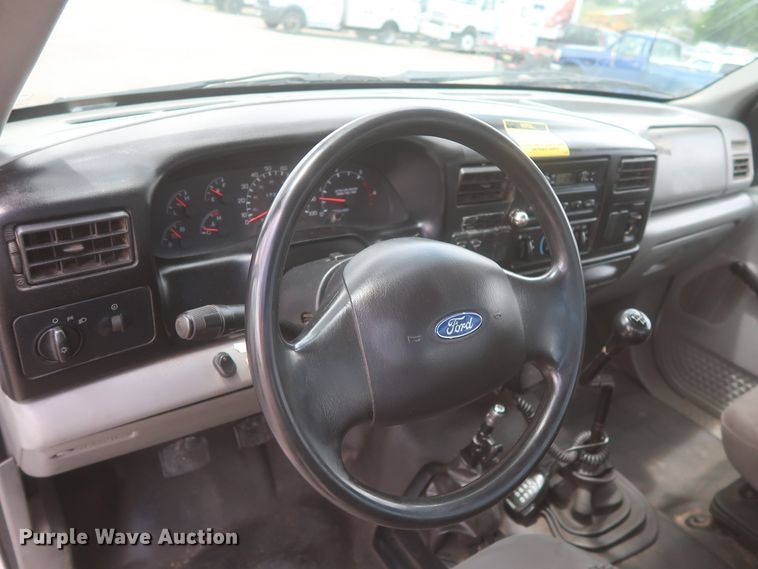 image for item IO9107 2008 Ford F650 Super Duty XL  flatbed truck