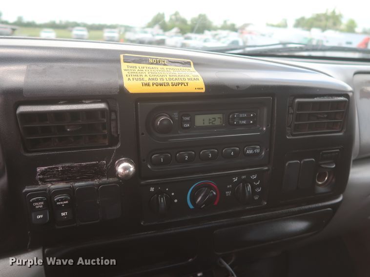 image for item IO9107 2008 Ford F650 Super Duty XL  flatbed truck