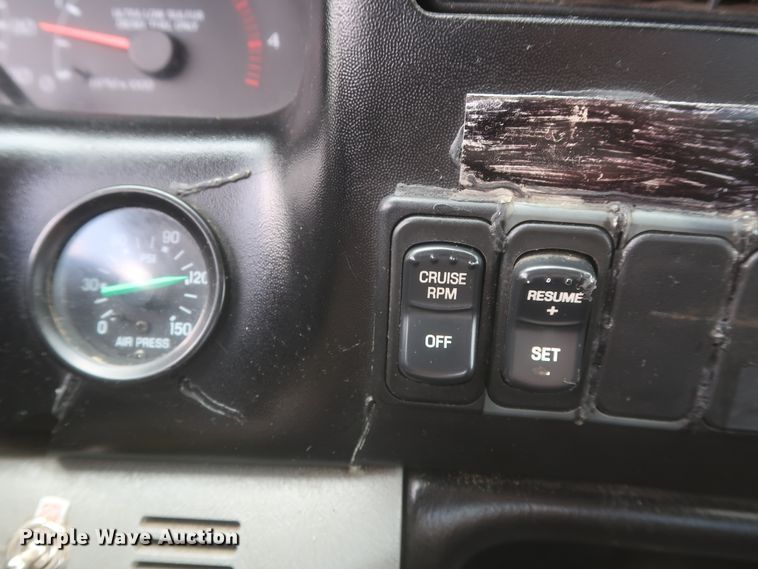 image for item IO9107 2008 Ford F650 Super Duty XL  flatbed truck