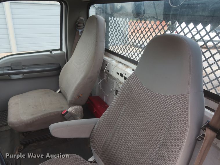 image for item IO9107 2008 Ford F650 Super Duty XL  flatbed truck