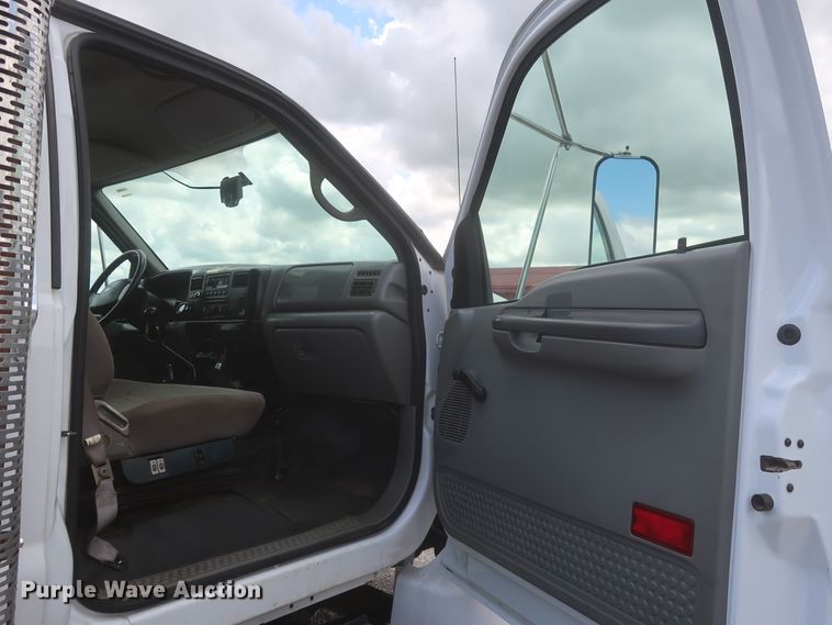 image for item IO9107 2008 Ford F650 Super Duty XL  flatbed truck