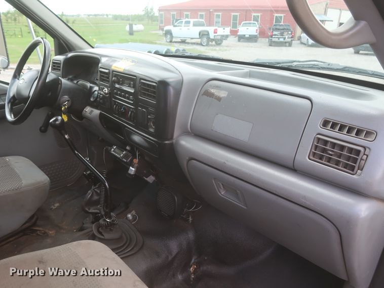 image for item IO9107 2008 Ford F650 Super Duty XL  flatbed truck