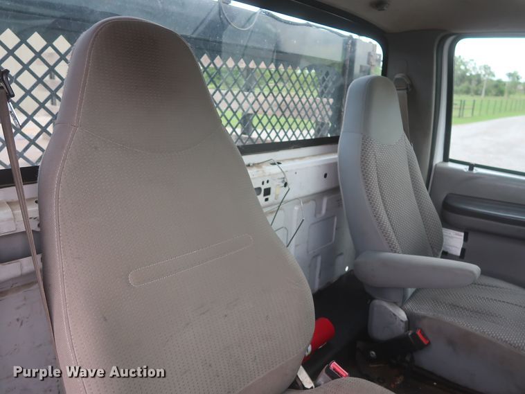 image for item IO9107 2008 Ford F650 Super Duty XL  flatbed truck