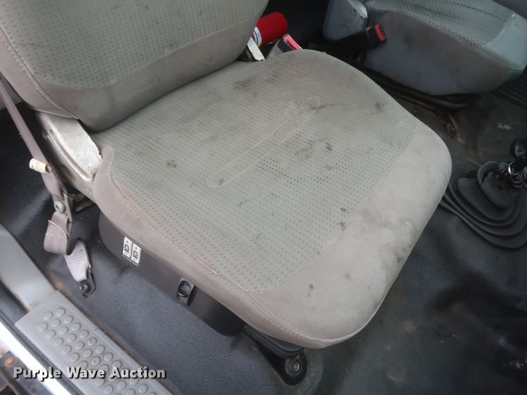 image for item IO9107 2008 Ford F650 Super Duty XL  flatbed truck