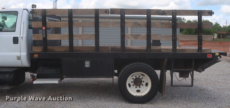 image for item IO9107 2008 Ford F650 Super Duty XL  flatbed truck