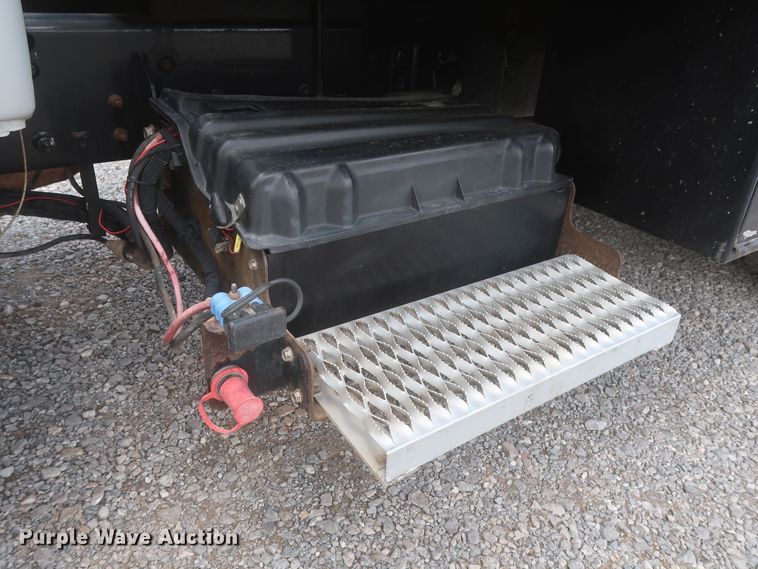 image for item IO9107 2008 Ford F650 Super Duty XL  flatbed truck