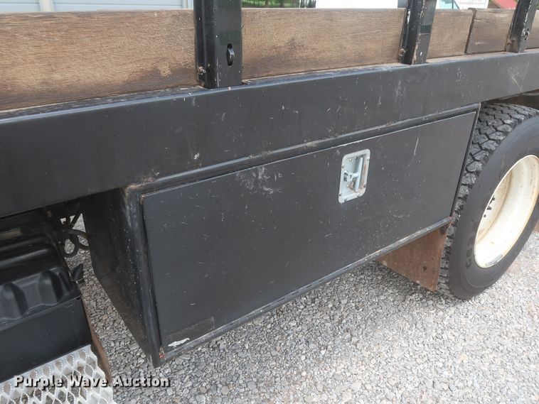 image for item IO9107 2008 Ford F650 Super Duty XL  flatbed truck