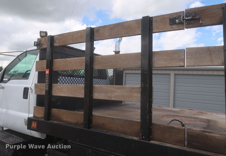 image for item IO9107 2008 Ford F650 Super Duty XL  flatbed truck